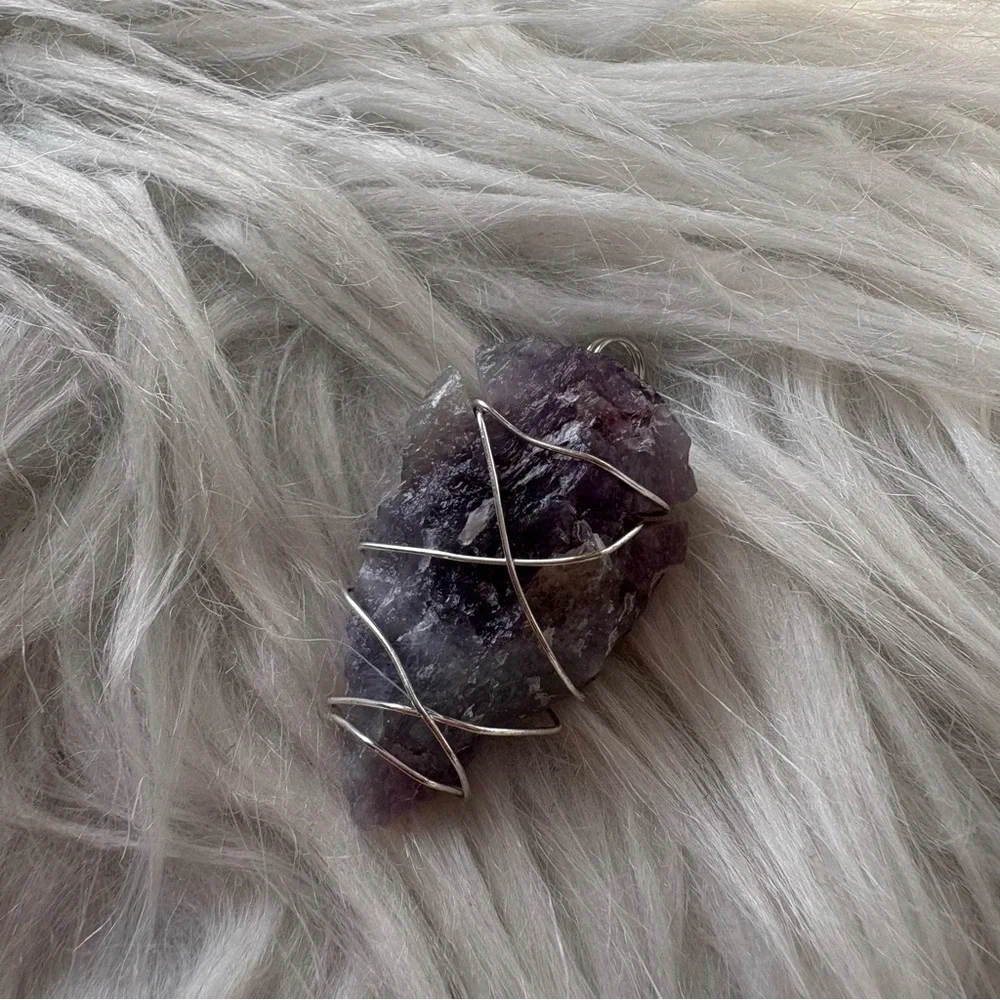 ✨ Amethyst Aura Point Pendant - Picture 4 of 4